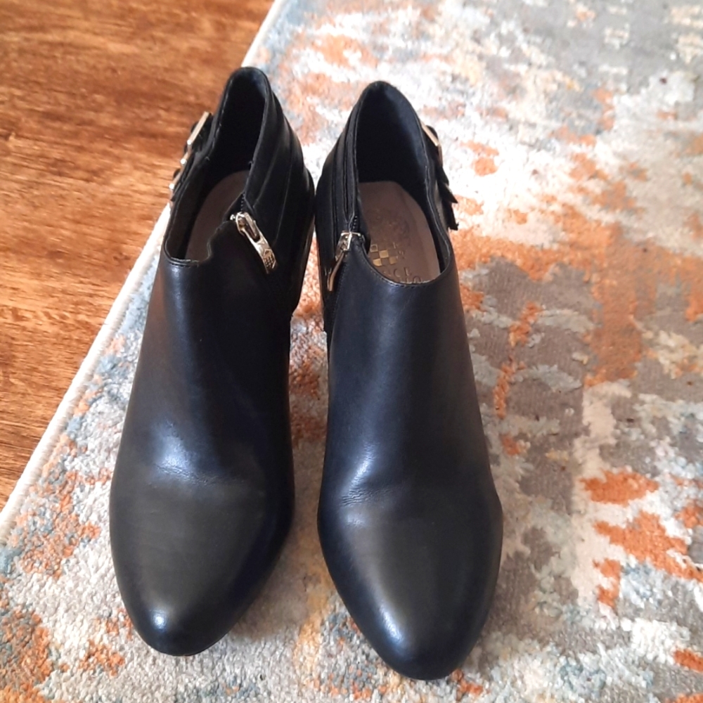 Vince Camuto Heels Women's Bootie 😍